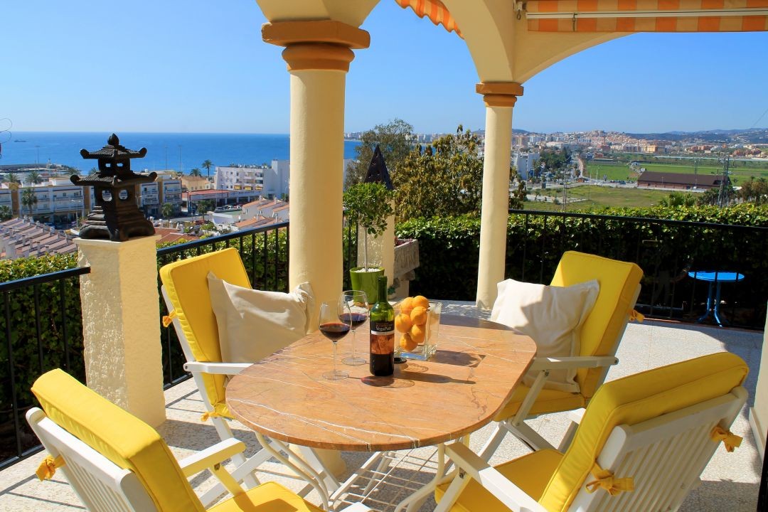 Chalet independiente en venta en Caleta de Velez